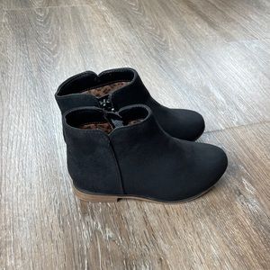 Toddler girl black faux suede booties size 10